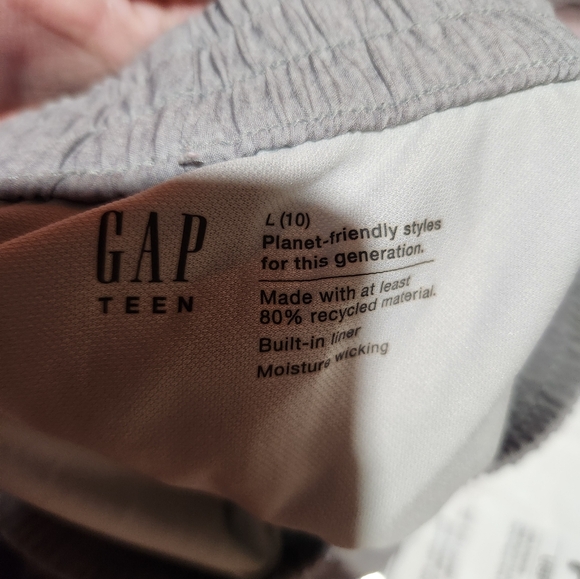 Girls grey shorts size large - Picture 5 of 7